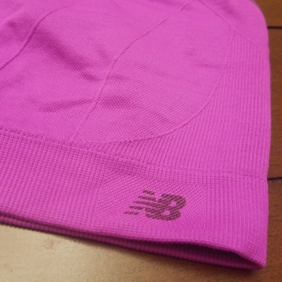 NEW BALANCE 💜 REVERSIBLE BRA - Picture 2 of 8